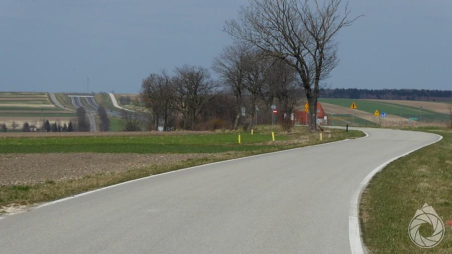 w oddali serwisówki wzdłuż S7