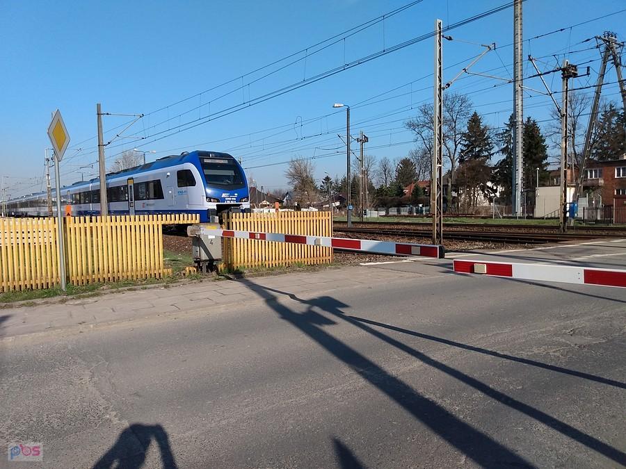 Na przejeździe kolejowym