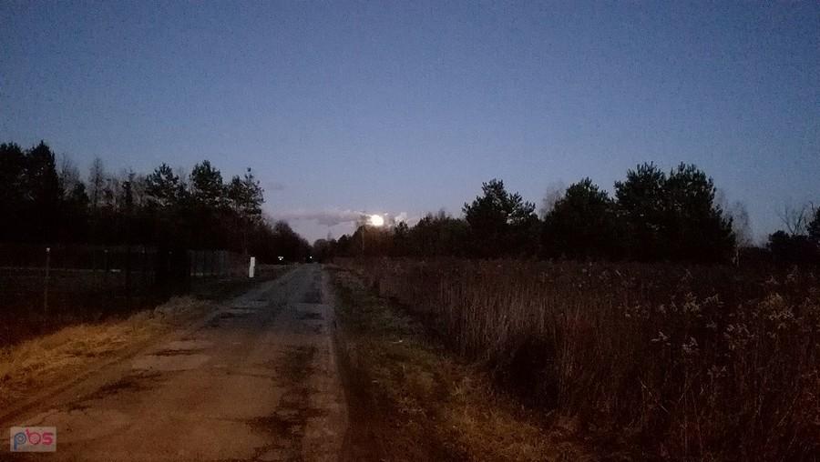 Ostatnia pełnia księżyca była 28 marca, wczoraj księżyca nie było w nocy wypadał nów.