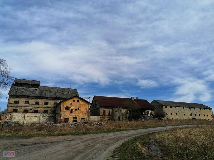 Budynki folwarczne w Bełku