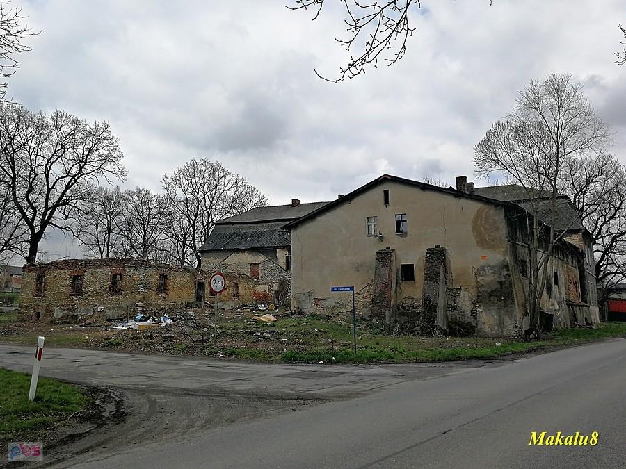 Porządki koło zamku w Zbrosławicach.