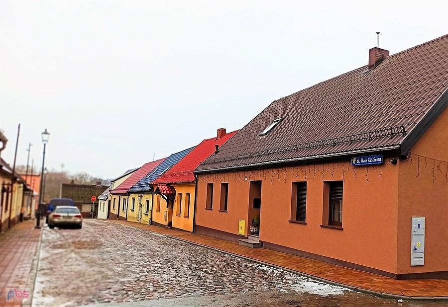 Uliczka przy rynku w Osiecznej