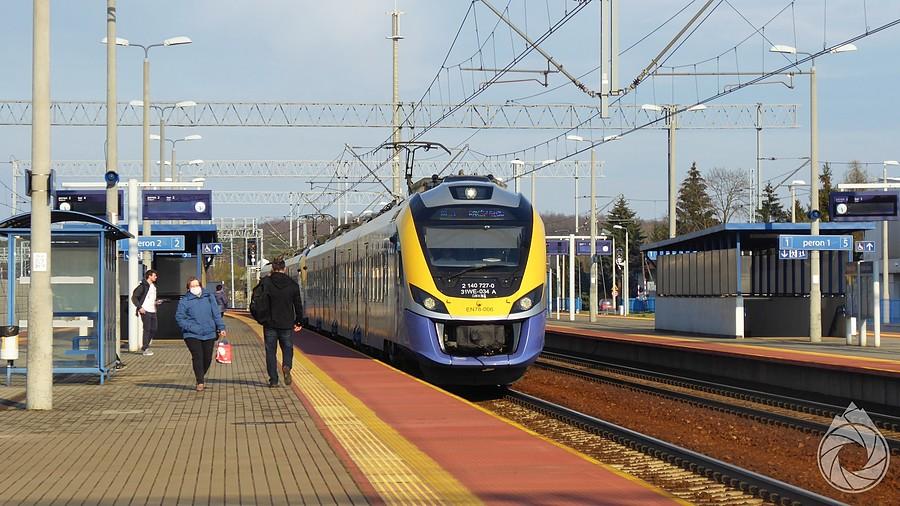 szcześliwie jeszcze jakieś pociągi jeżdżą na trasie Krynica-Kraków