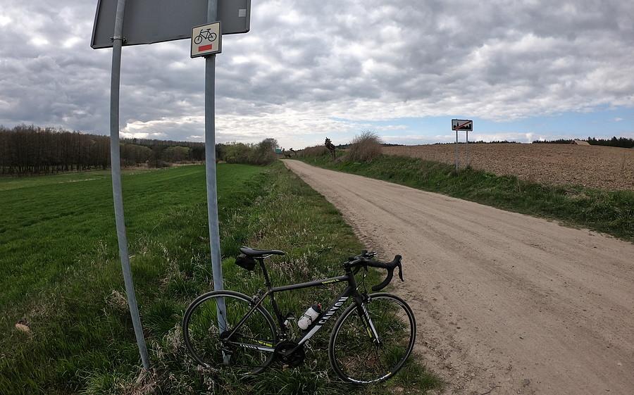 Za Lisówkami. Widok na koniec (szosowego) świata