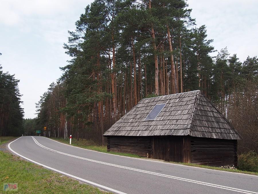 Drewniany spichlerzyk w Bruśku