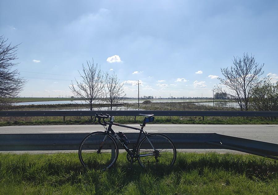 Błękitne niebo nad Szczodrzykowem
