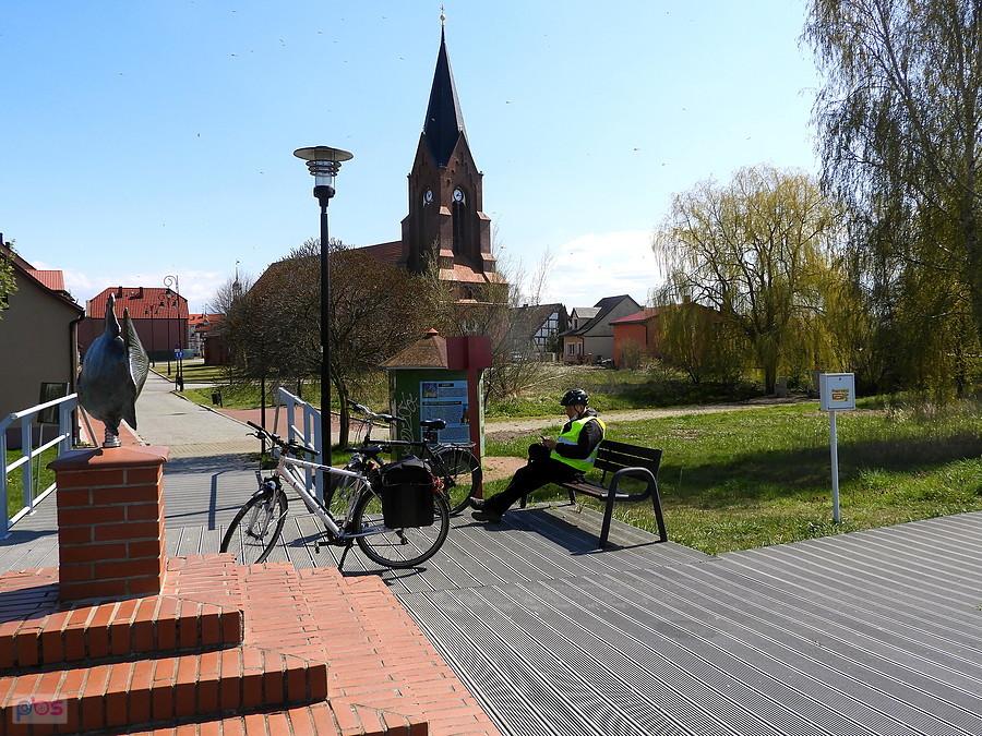 Kuba na promenadzie w Nowym Warpnie.