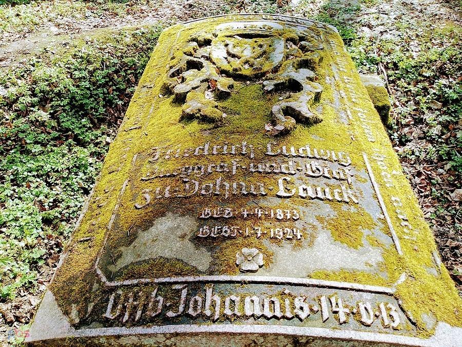 Nagrobek rodu Dohnów koło Markowej