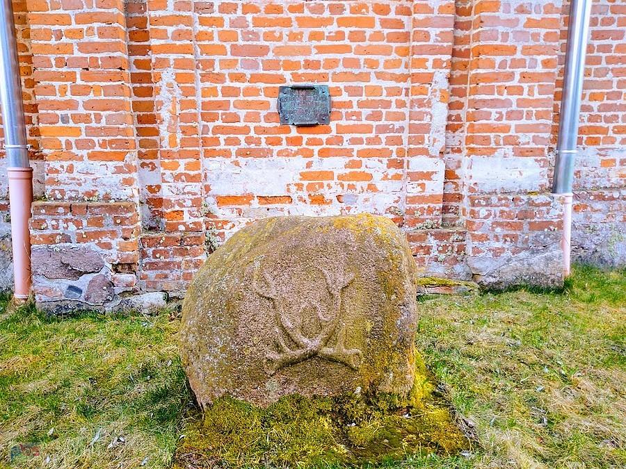 Kamień pamiątkowy w Osieku
