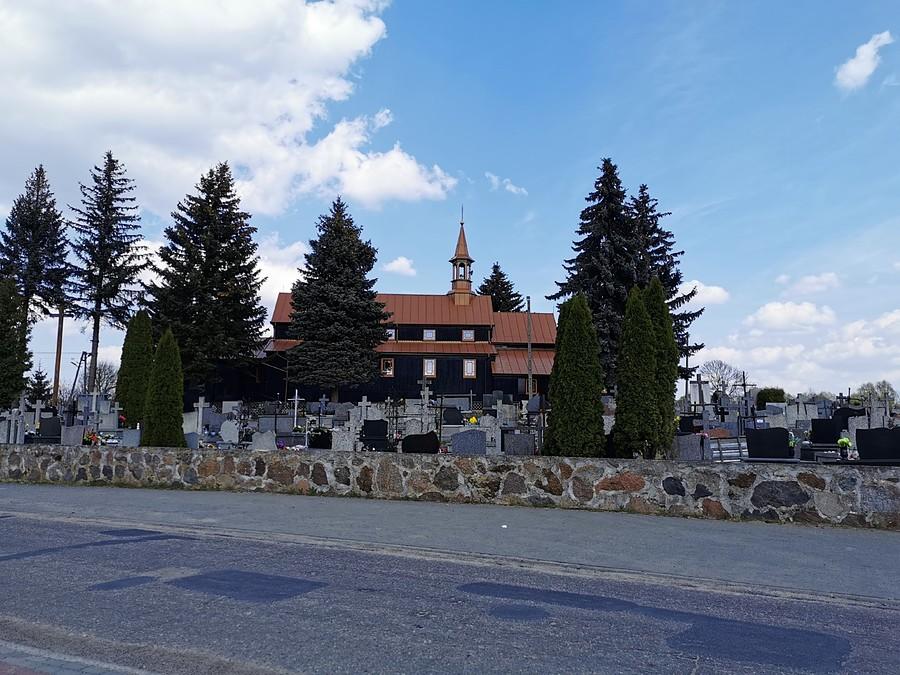 Cmentarz parafialny w Oleksinie