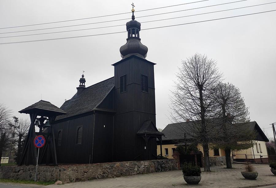 Drewniany kościół w Siekierkach
