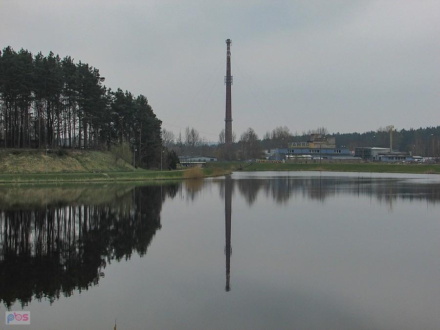 Zalew w Bliżynie został odbudowny po powodzi w 2002 roku, kiedy wezbrane wody Kamiennej przerwały tamę