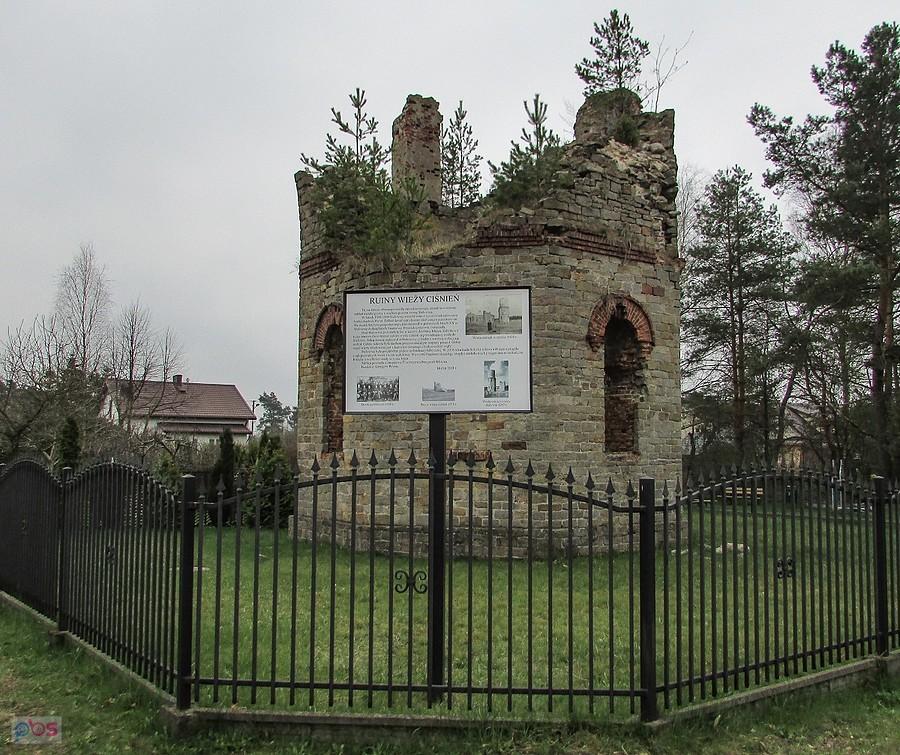 Jedyna pamiątka po stalowni bliżyńskiej - ruiny wieży ciśnień
