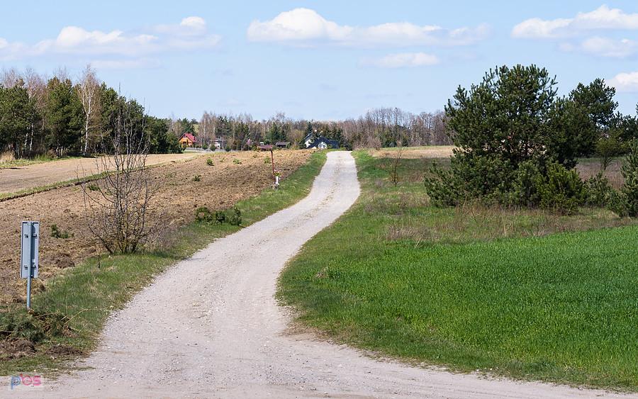 Widok z przejazdu w Lusławicach w kierunku Zagórza