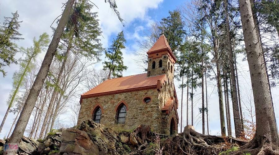 Kościółek na skale