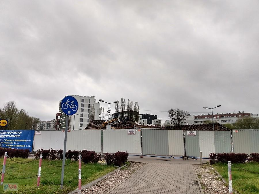 Remont dachu na spalonym sklepie