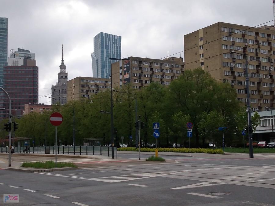 Pałac Kultury ledwo widoczny wśród wieżowców