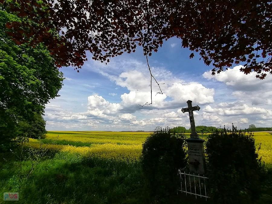 Przydrożny krzyż
