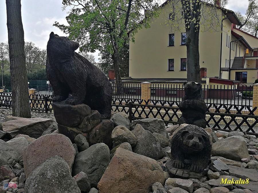 Łagów. Skwer z misiami.