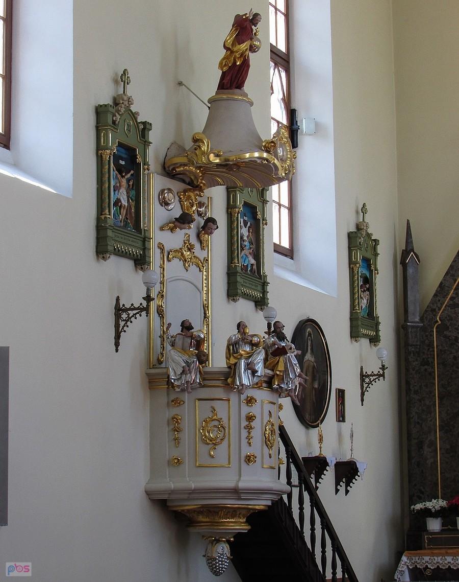 Samogoszcz - rokokowa ambona z II poł. XVIII wieku ozdobiona postaciami czterech Ewangelistów