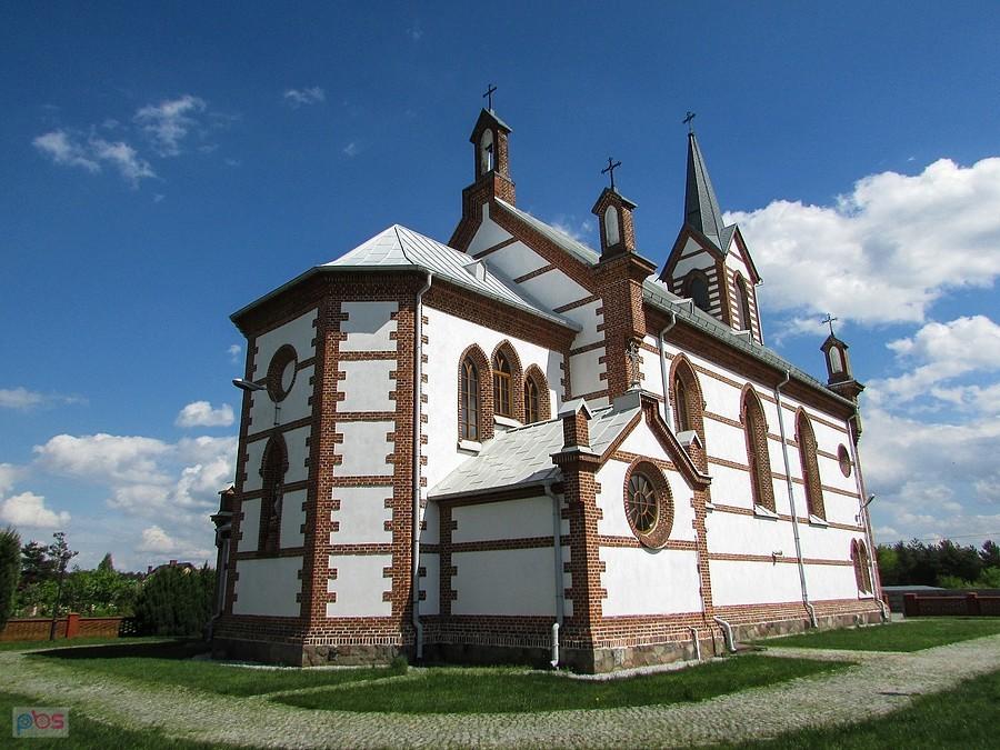 Samogoszcz - świątynia zbudowana została w latach 1863-1864 według proj. Henryka Marconiego