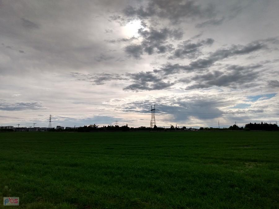 Rano słońce usiłowało przebić się przez chmury