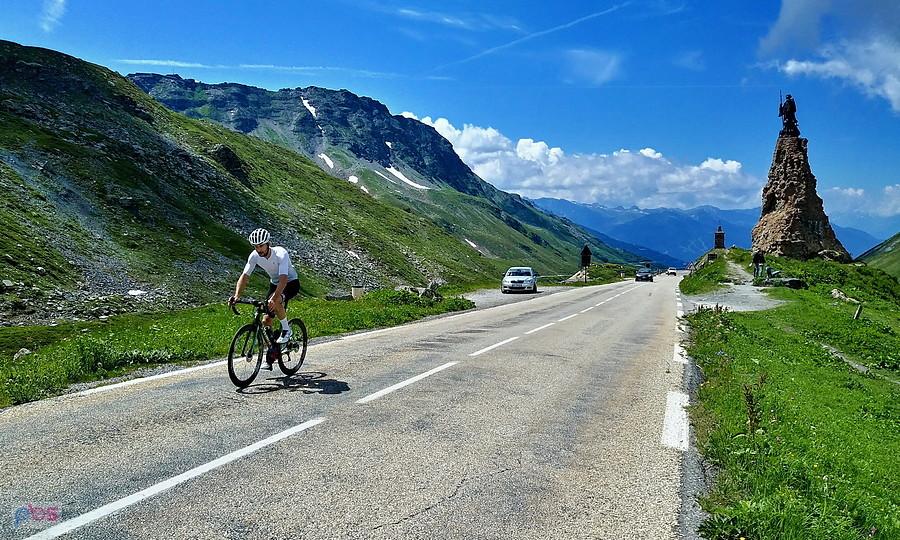 Dla porównania sprzed roku Col du Petit Saint Bernard 2188m