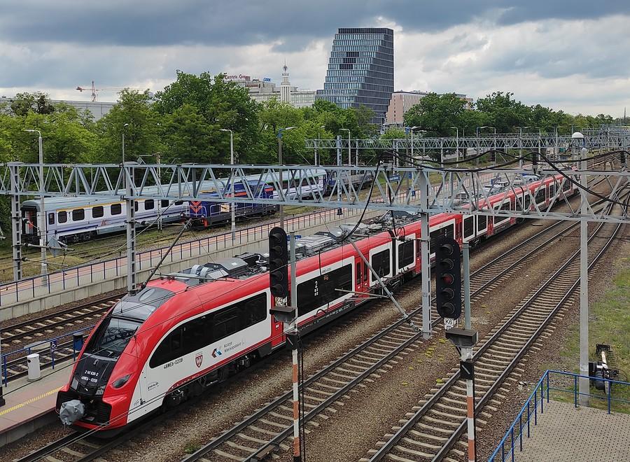 Widok z Mostu Dworcowego, w dole EZT Kolei Wielkopolskich, Poznań