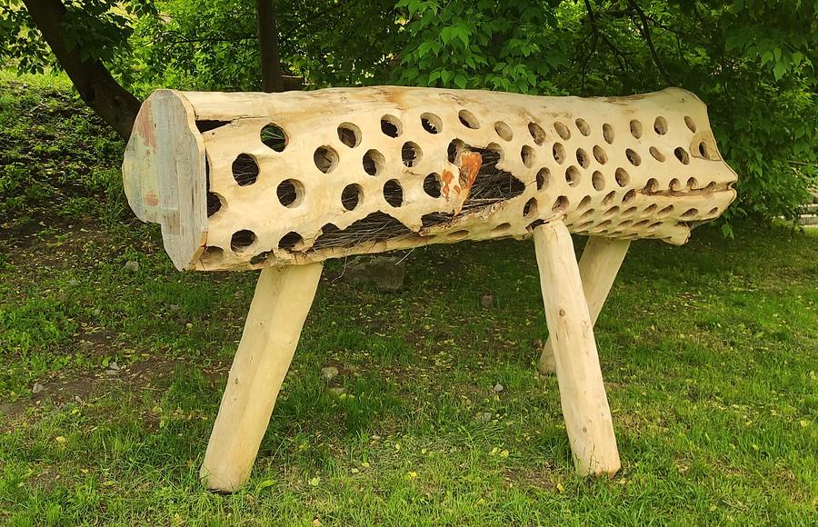 Rzeźba "Habitat", symbol koegzystencji ptaków i owadów z ludźmi w mieście, Poznań