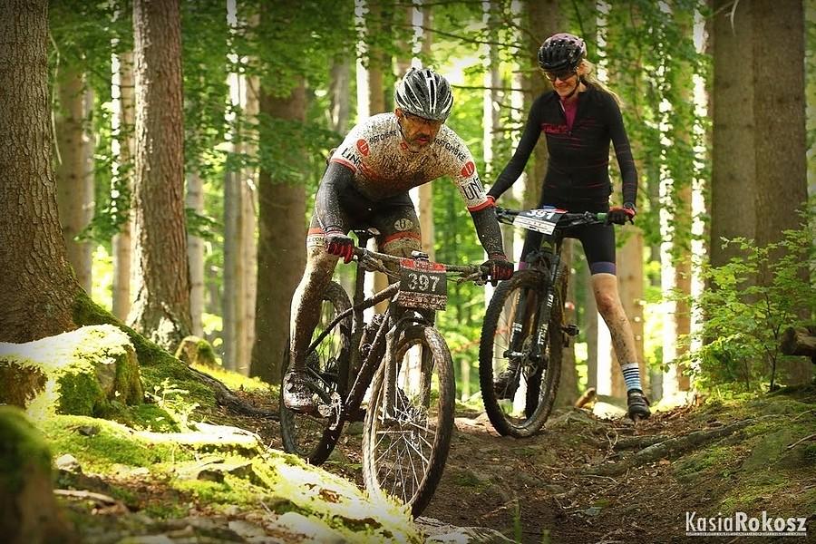 Stary wyjadacz maratonowych tras w zjazdowej akcji