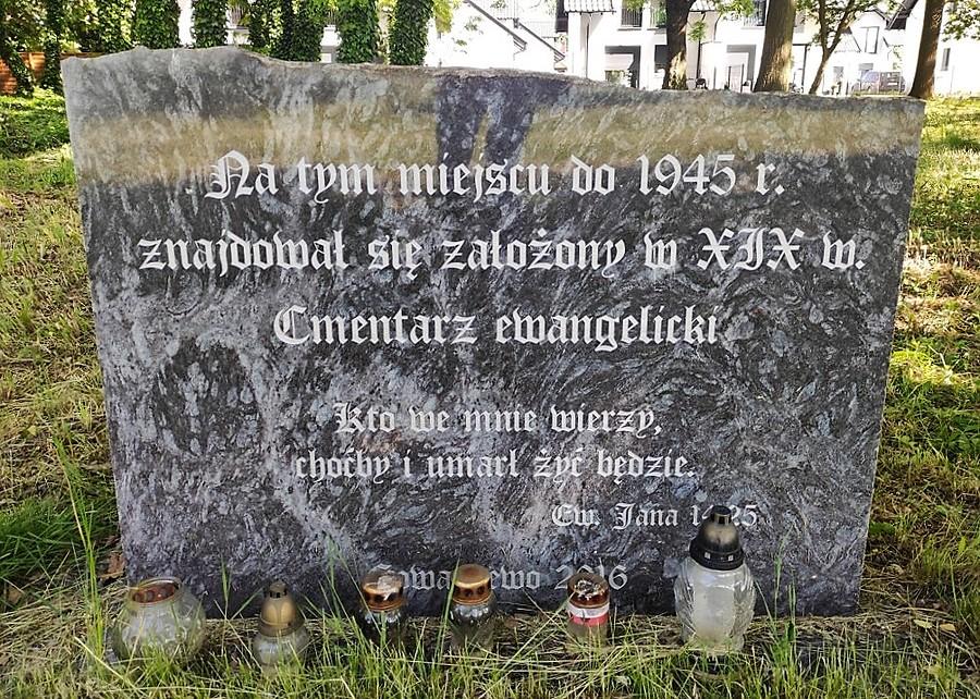 Stary cmentarz ewangelicki. Na nim ma powstać kościół. Gowarzewo