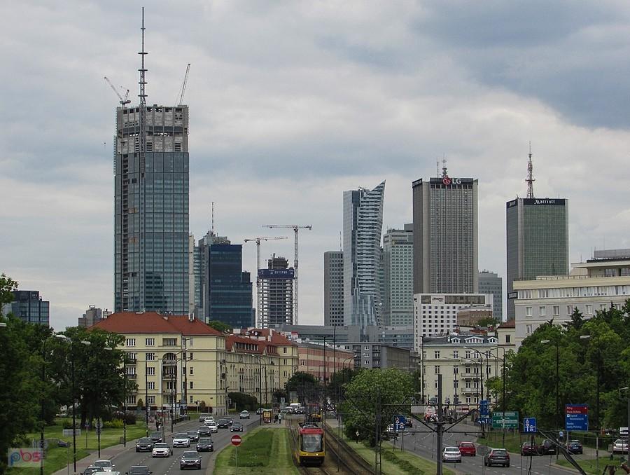 Widok z kładki w al. Niepodległości