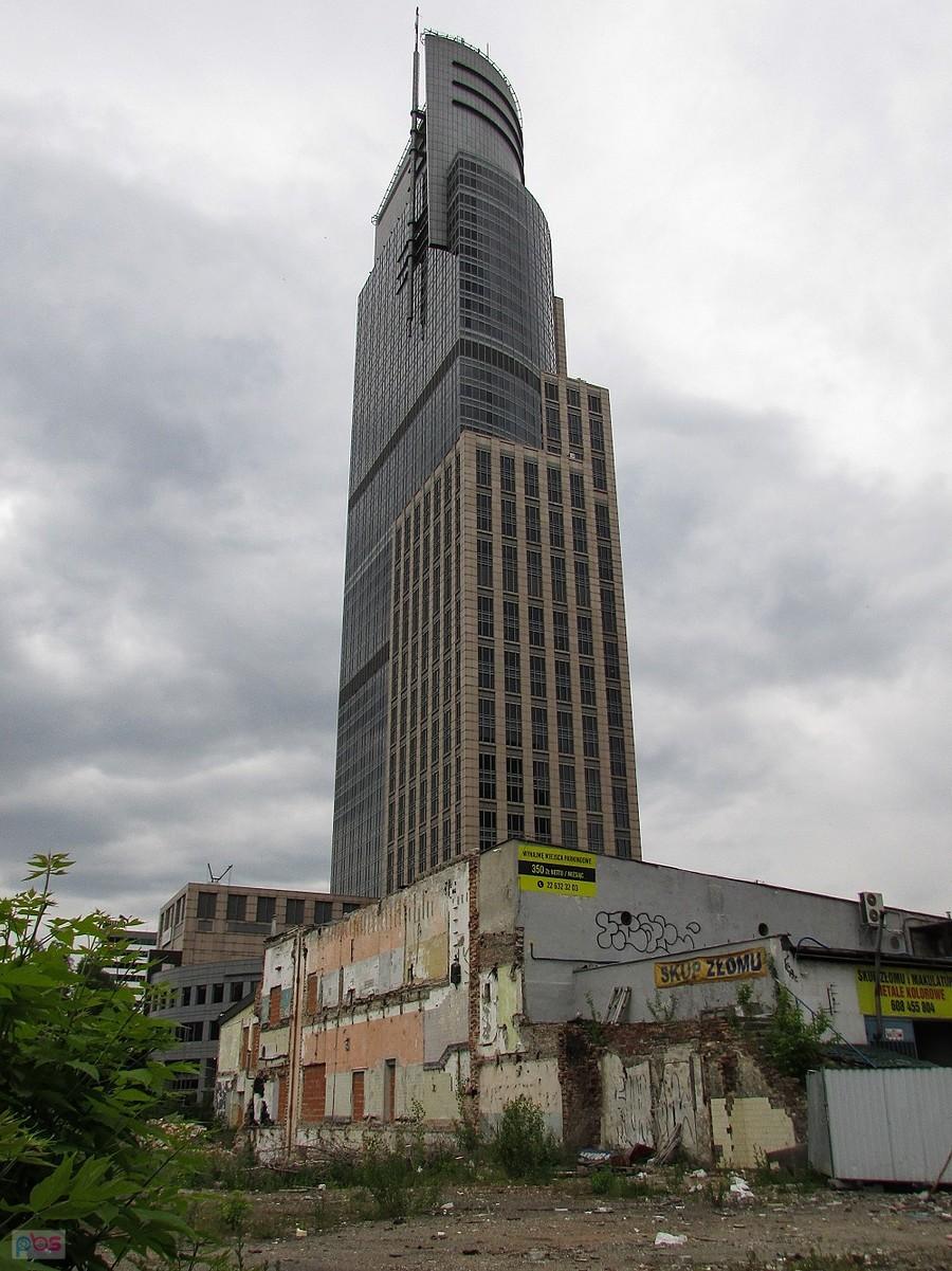 Działka pod budowę następnego wieżowca na Towarowej i 22-letni Warsaw Trade Tower