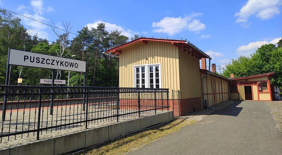 Stacja w Puszczykowie, a jednocześnie restauracja z pysznym jedzeniem