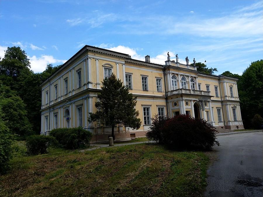 Pałac Wielopolskich w Chroberzy
