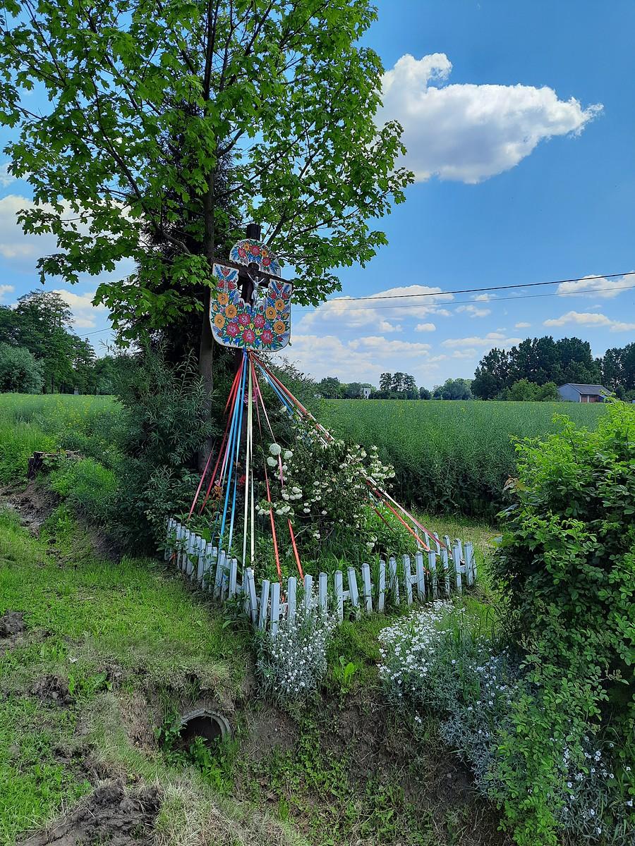 Krzyż przydrożny.