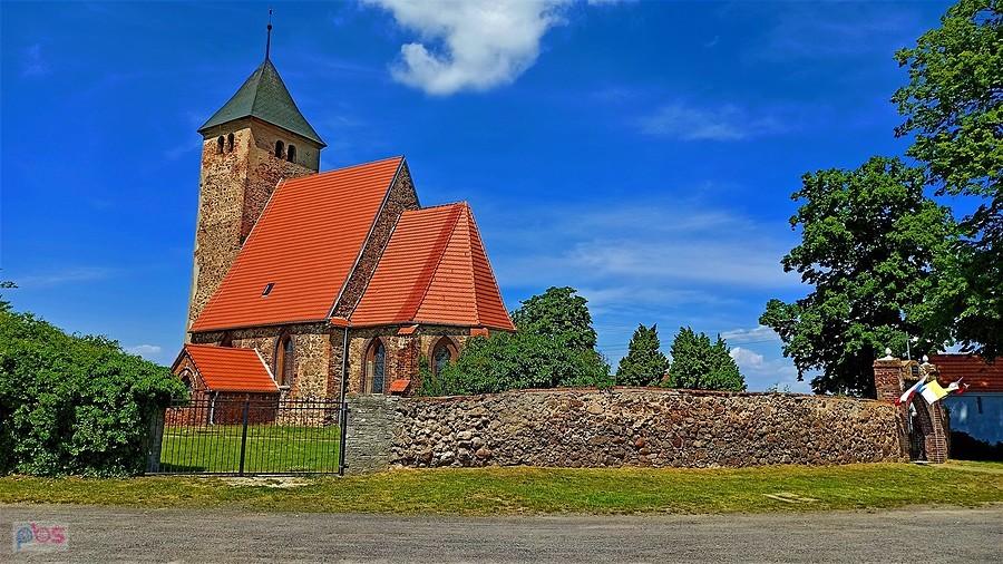 Kościół w Łagoszowie Wielkim (XIV-XVI w.)