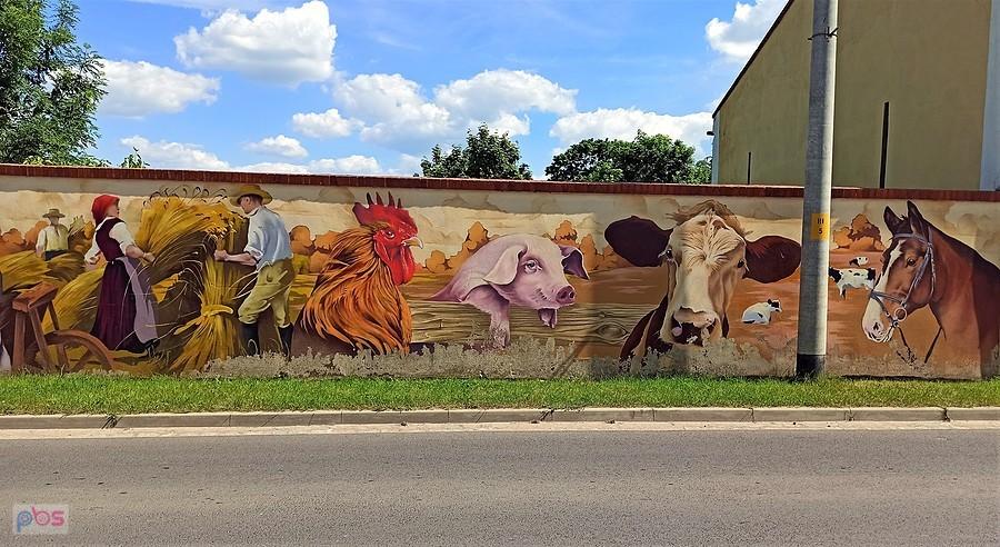 Mural na murze otaczającym pałac w Składowicach. Cz. 5