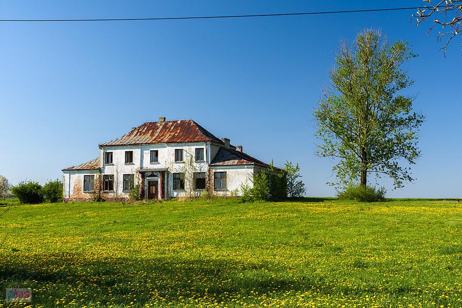 Jeden z dworków we wsi Siedliska