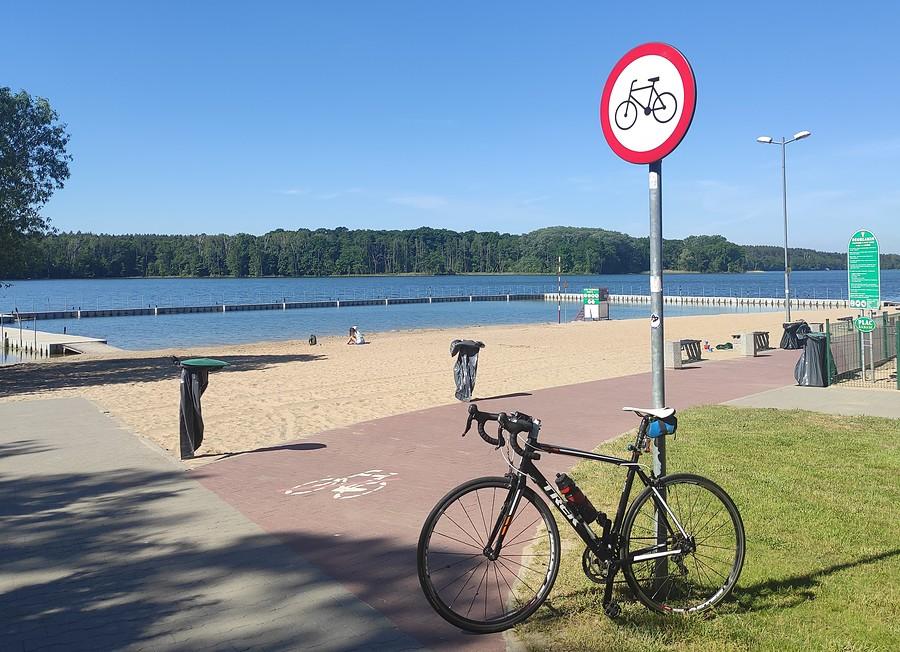 Przy plaży w Lusowie