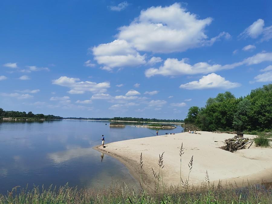 Plaża przy przystani promowej w Karczewie
