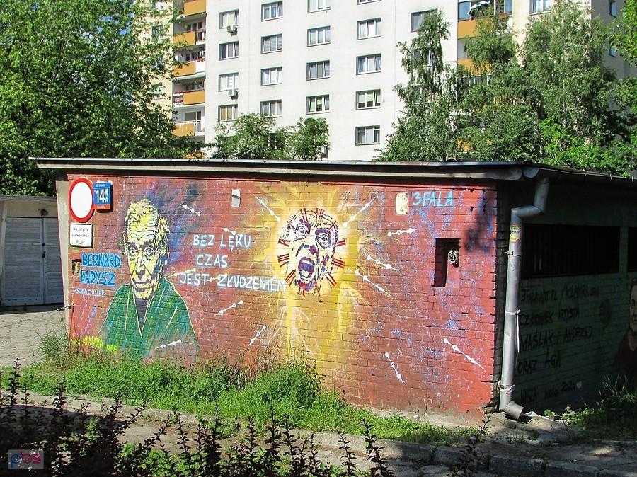 Mural z budzikiem ( dla spostrzegawczych)