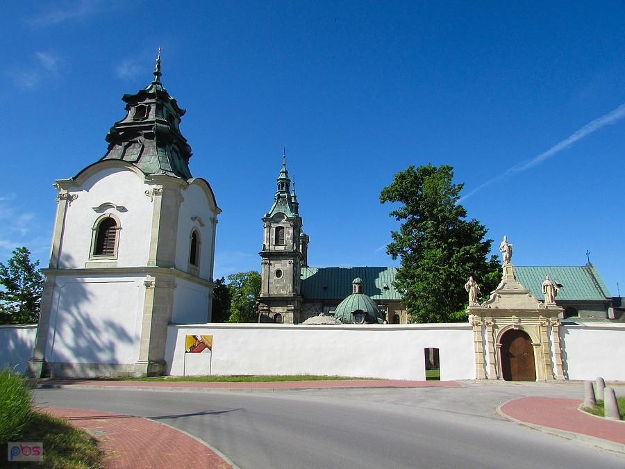 Jędrzejów - opactwo od strony furty klasztornej