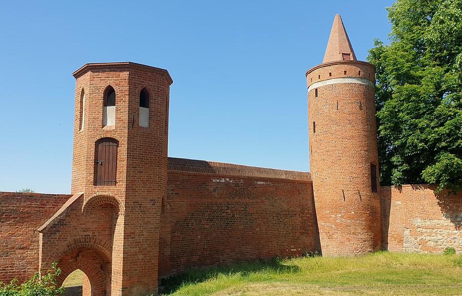 GOLENIÓW (niem.Gollnow) Mury miejskie z XIV-XV w.