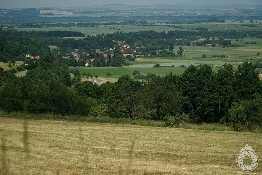 gdzies tam ucieka droga na Kłodzko ze Złotego Stoku
