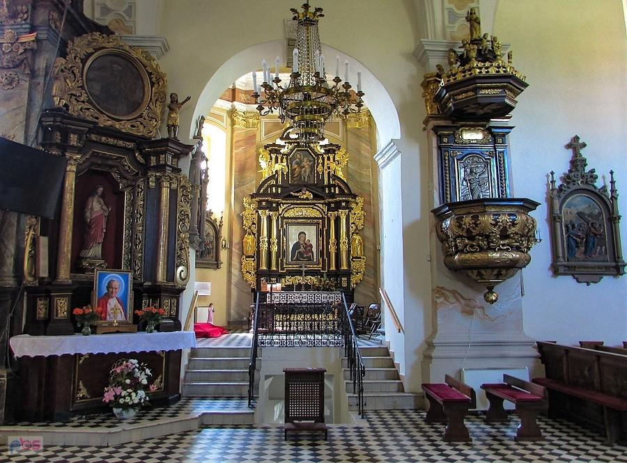 Działoszyce - kaplica Matki Boskiej Różańcowej i barokowa ambona