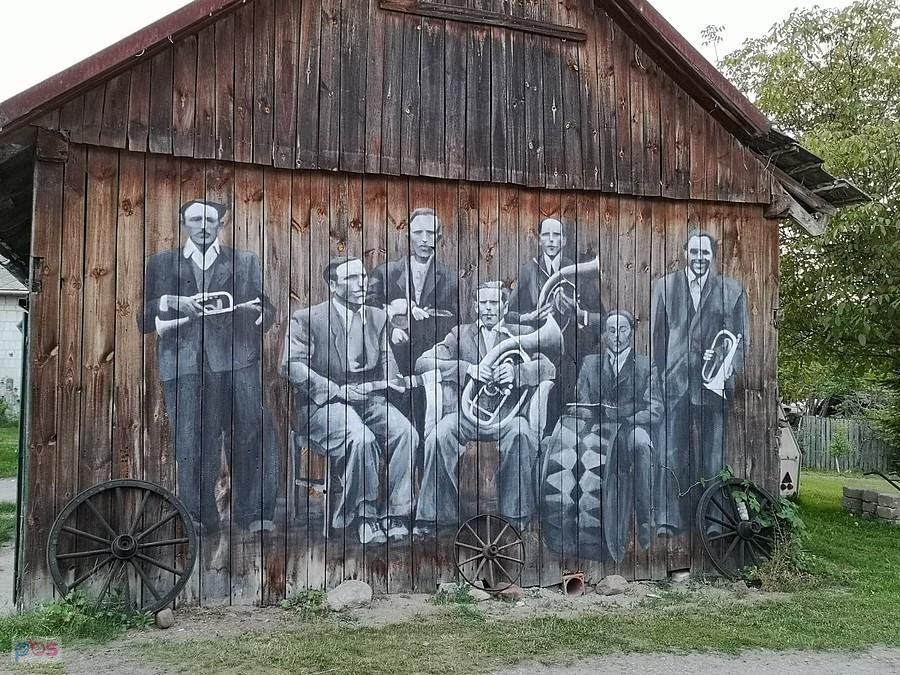 Jak się nazywa mural na drewnianej ścianie ??? - Nasza kwatera