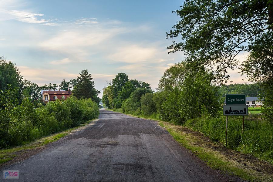 Pierwsza miejscowość po kilkunastokilometrowej jeździe lasem - Cynków, ul. Śląska