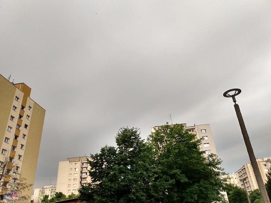 Chmury nad osiedlem