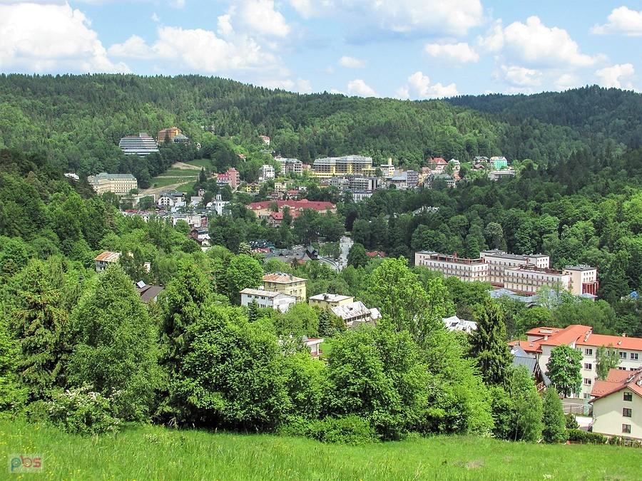 Widok na Krynicę z żółtego szlaku na Górę Krzyżową